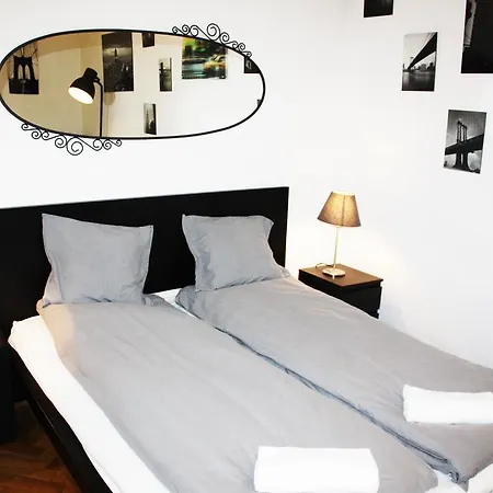 Cozy Loft At Nagymezo Apartment Budapest